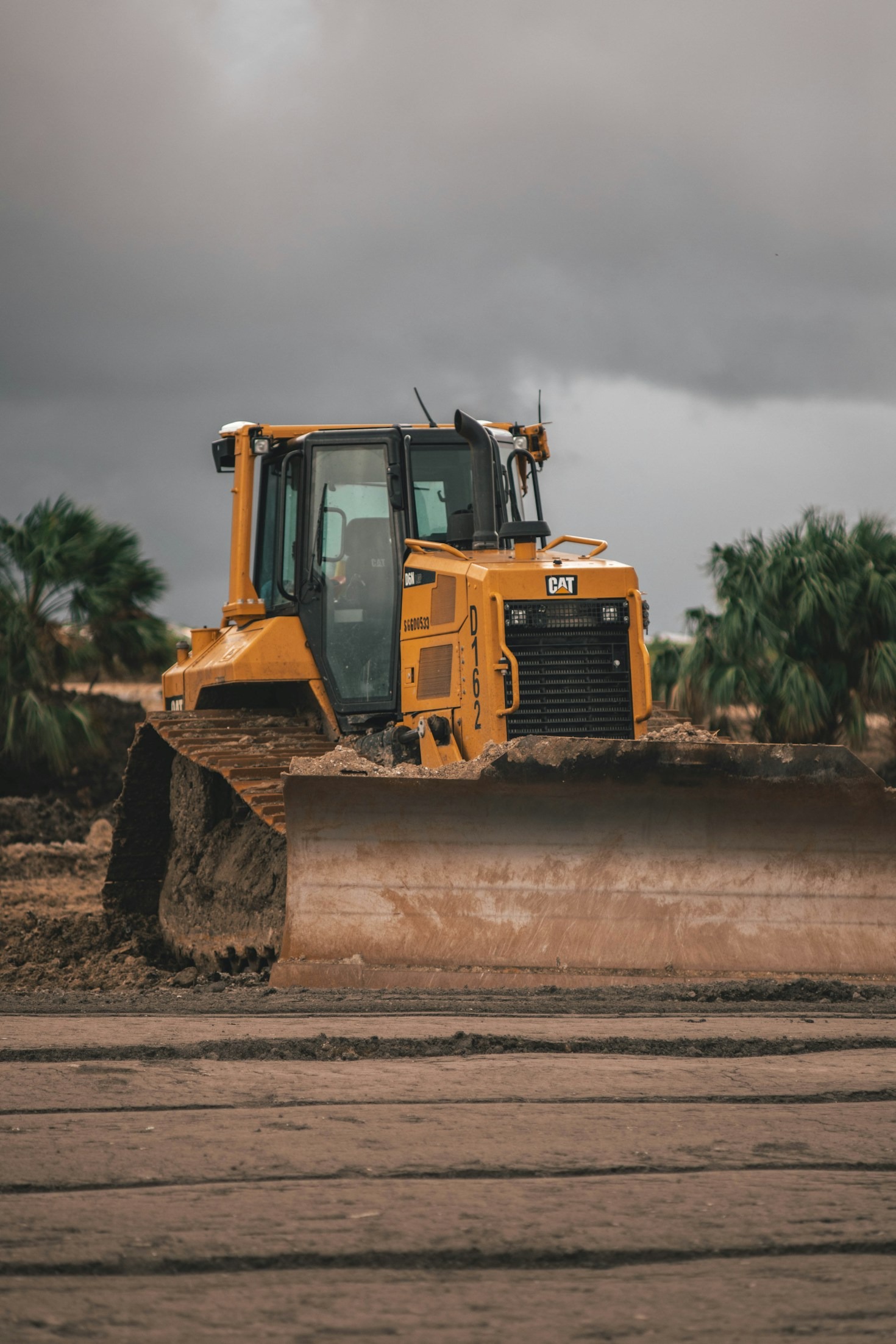 Expert Solutions for Heavy Equipment Logistics