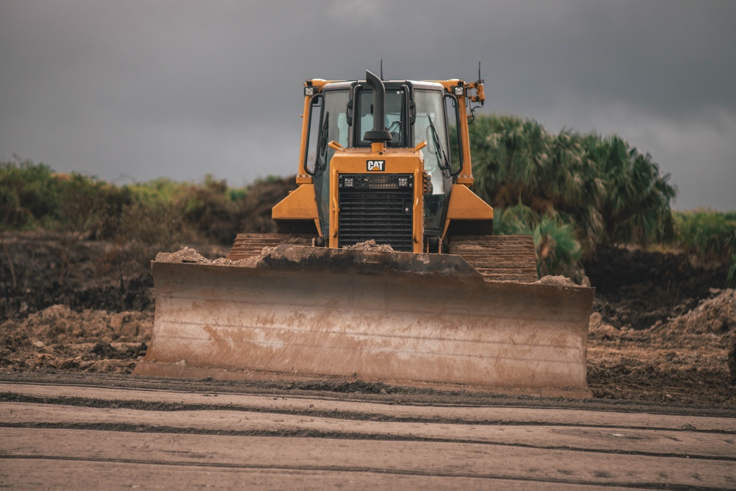 Choosing the Right Partner for Equipment Hauling
